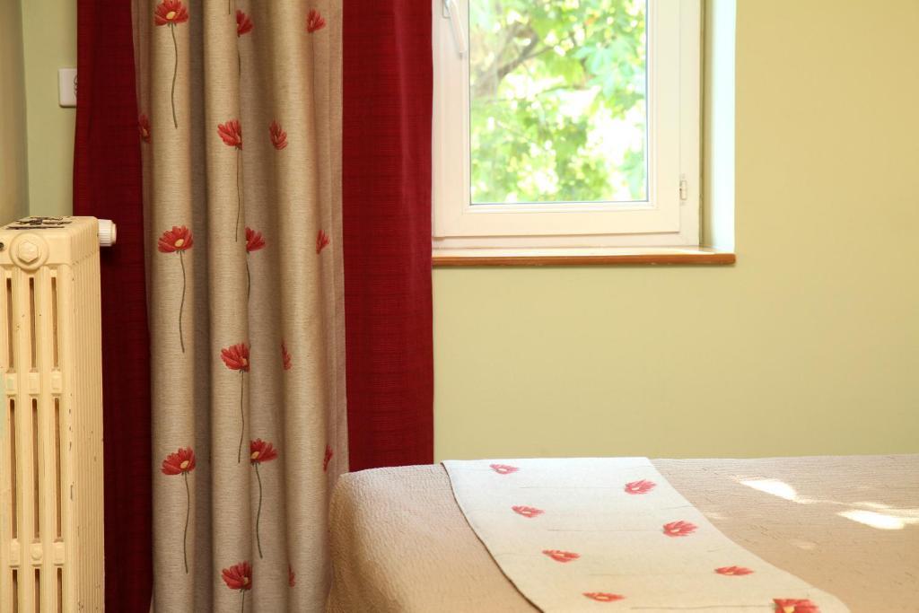 Bourg-Saint-Andéol Logis Hotel Le Clos Des Oliviers חדר תמונה
