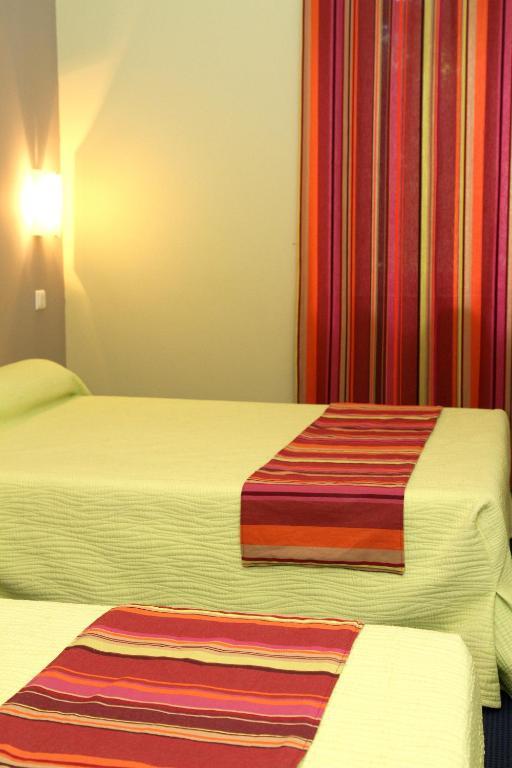 Bourg-Saint-Andéol Logis Hotel Le Clos Des Oliviers חדר תמונה